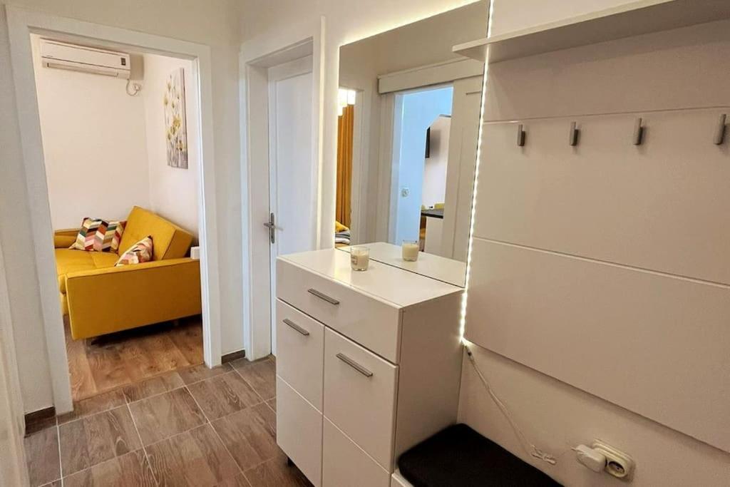 Appartamento Lijepo Ureden Stan U Centru Grada Knin Esterno foto