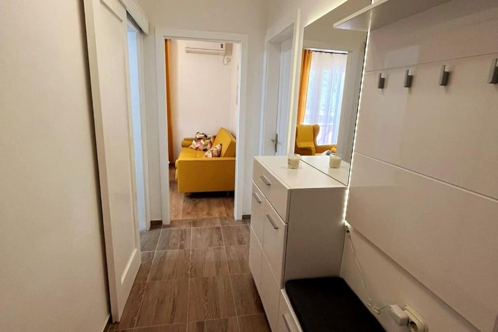 Appartamento Lijepo Ureden Stan U Centru Grada Knin Esterno foto