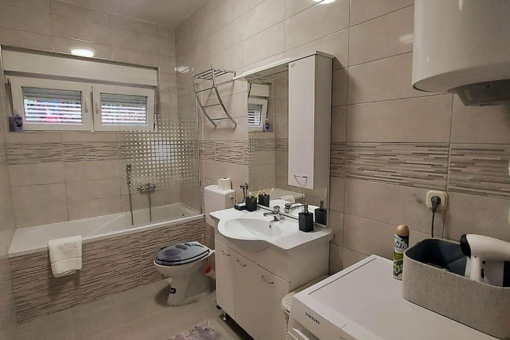Appartamento Lijepo Ureden Stan U Centru Grada Knin Esterno foto